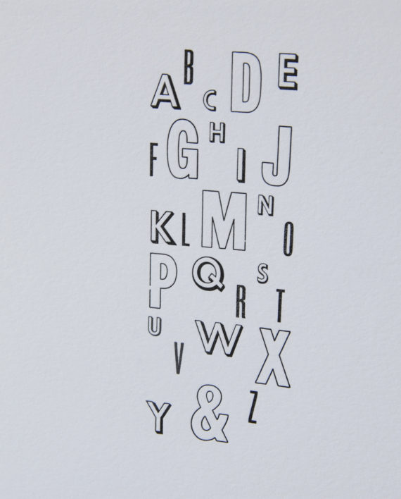 Achat Carte Letterpress lettre A, alphabet vintage, papier épais recyclé  kraft, octogone, relief, noir en gros